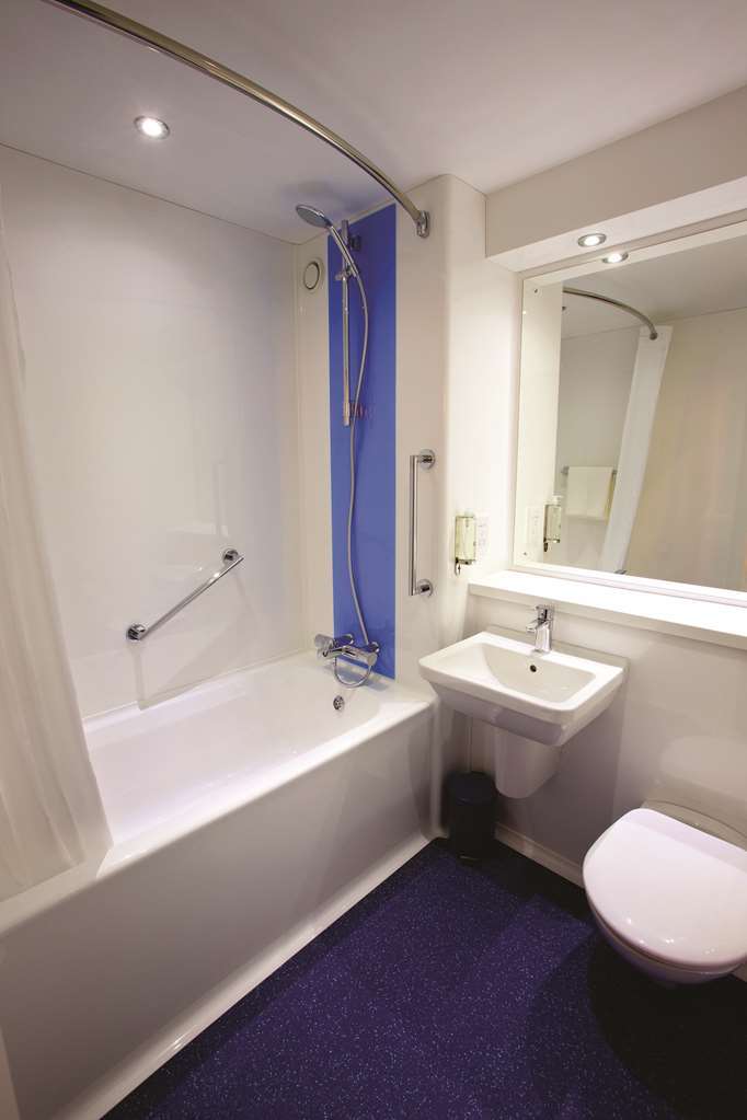 Travelodge Plymouth Roborough Номер фото