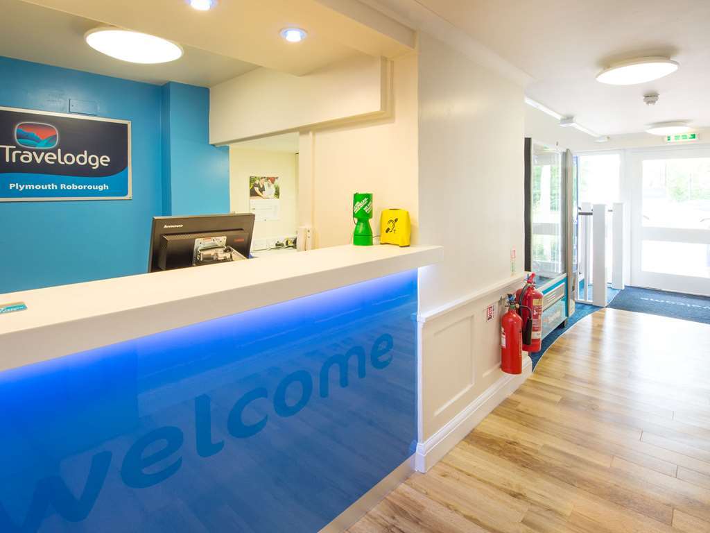 Travelodge Plymouth Roborough Интерьер фото
