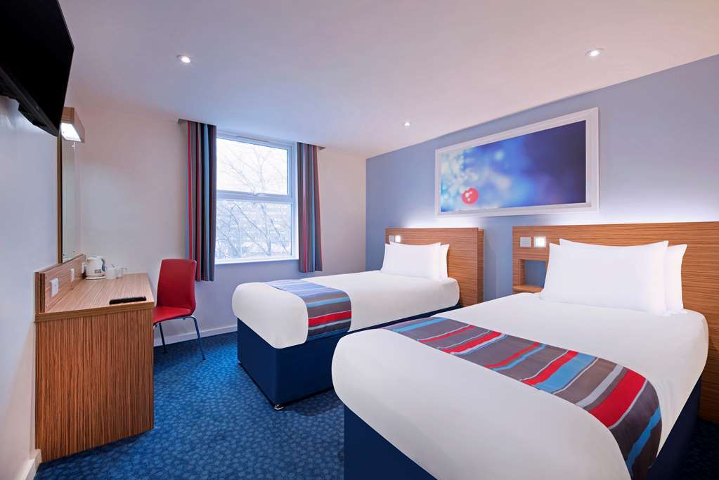 Travelodge Plymouth Roborough Номер фото